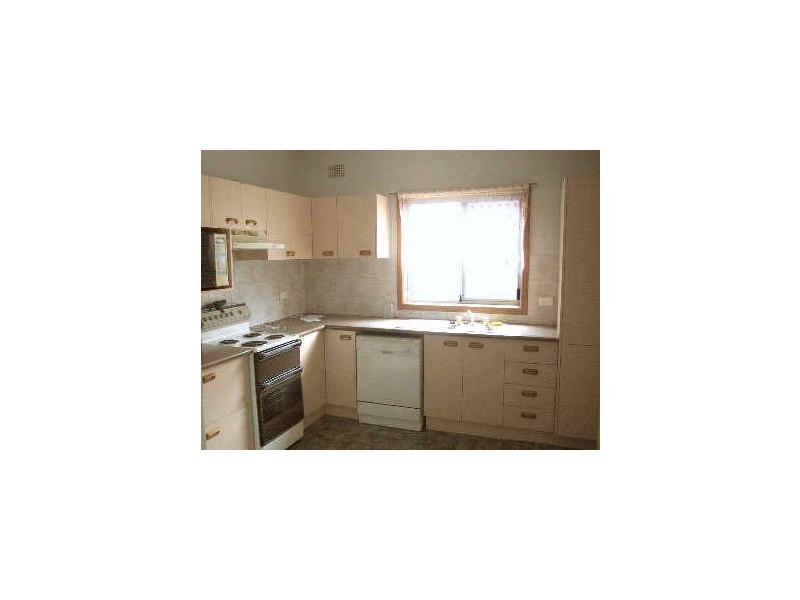 284 Northcliffe Drive, Lake Heights NSW 2502