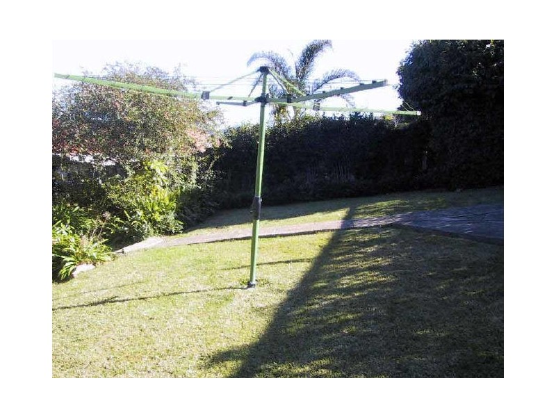 284 Northcliffe Drive, Lake Heights NSW 2502