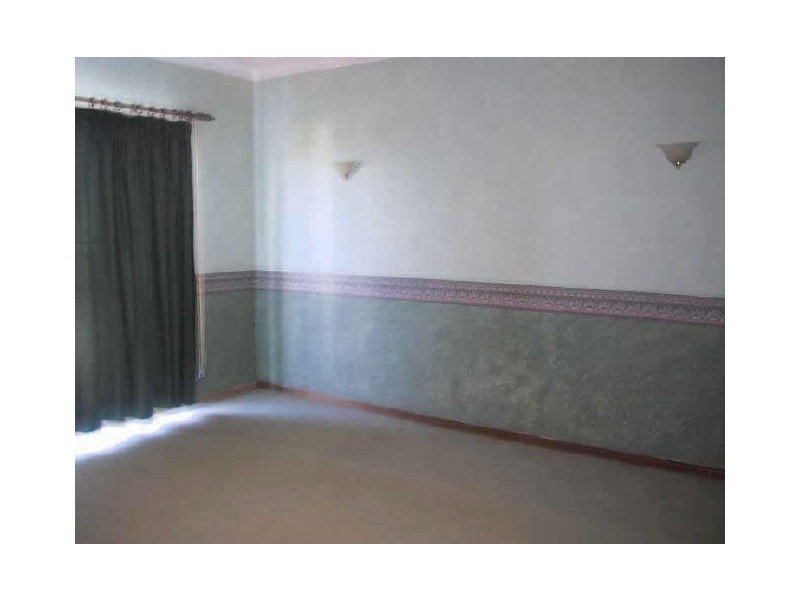 284 Northcliffe Drive, Lake Heights NSW 2502