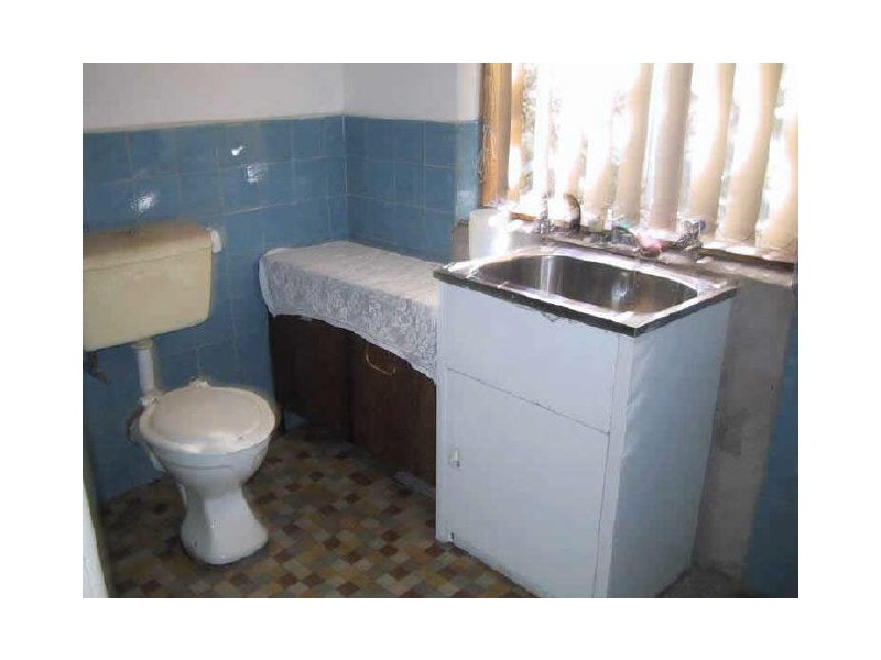 284 Northcliffe Drive, Lake Heights NSW 2502
