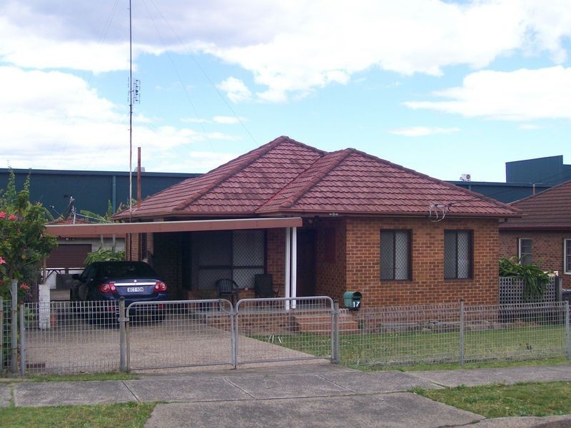 17 First Avenue South, Warrawong NSW 2502