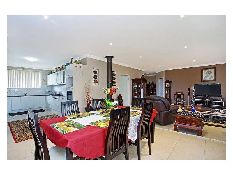 5 Trifecta Pl, Kembla Grange NSW 2526