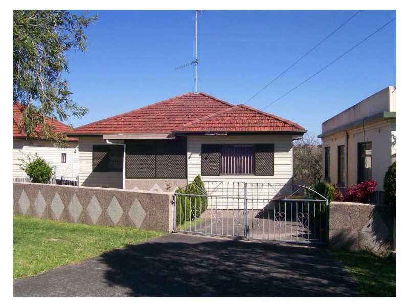 7 Dorman Street, Cringila NSW 2502