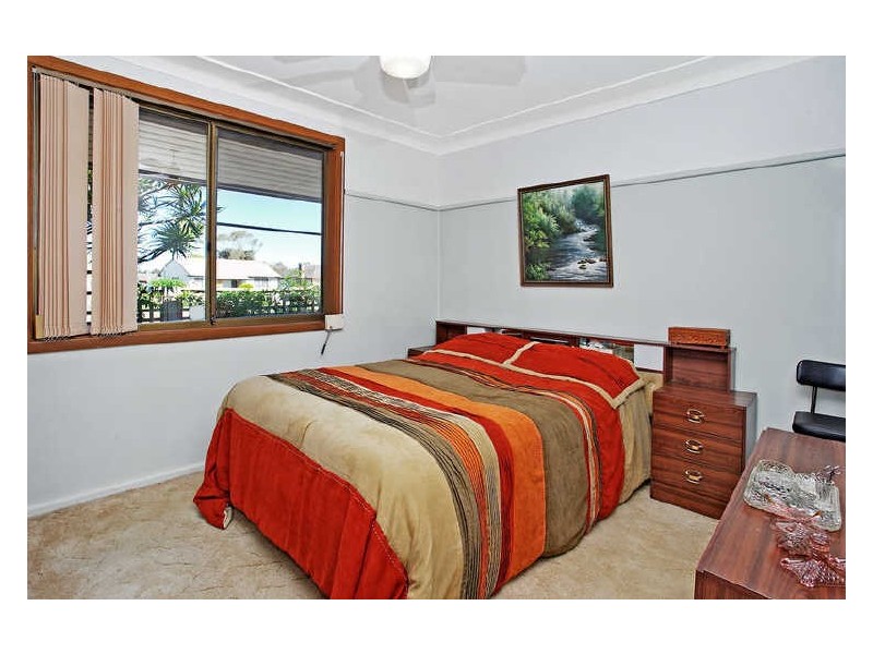 32 Barnes Street, Berkeley NSW 2506