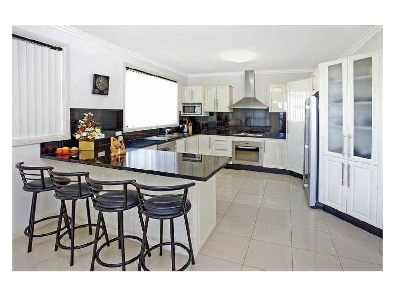 9 Aitken Place, Lake Heights NSW 2502