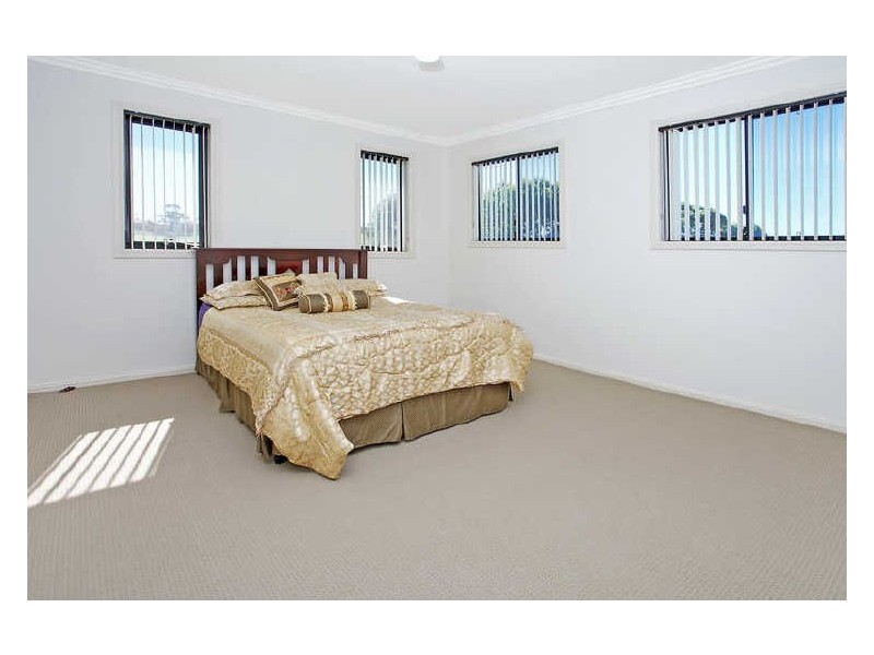 9 Aitken Place, Lake Heights NSW 2502