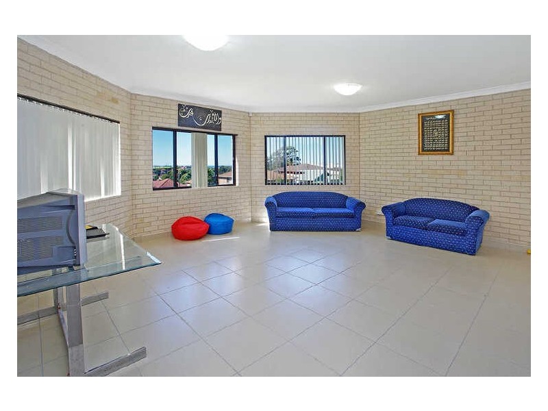9 Aitken Place, Lake Heights NSW 2502