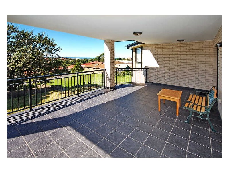 9 Aitken Place, Lake Heights NSW 2502