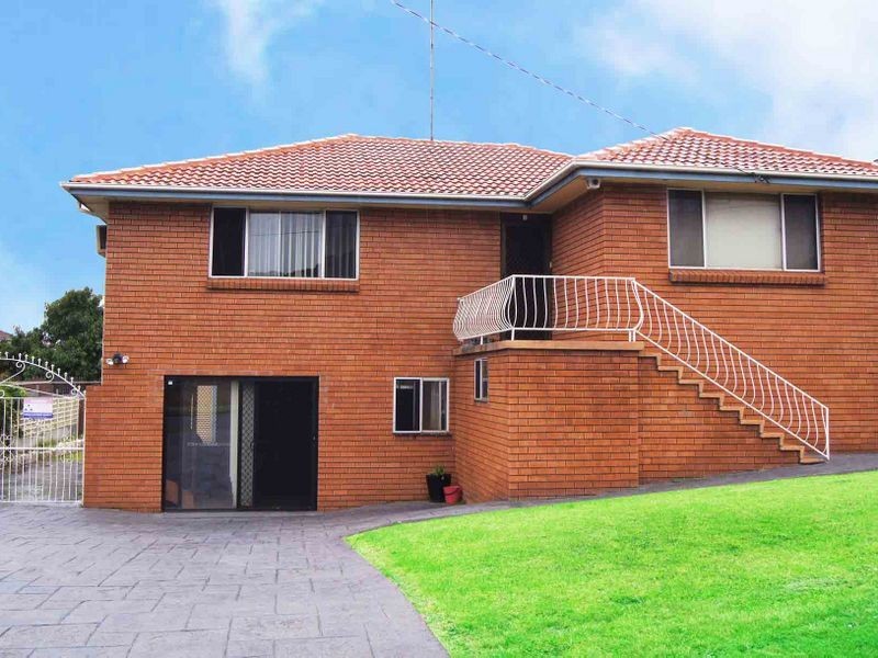 1 Anna Avenue, Lake Heights NSW 2502