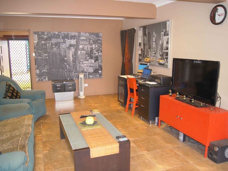 1 Anna Avenue, Lake Heights NSW 2502