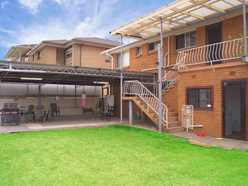 1 Anna Avenue, Lake Heights NSW 2502