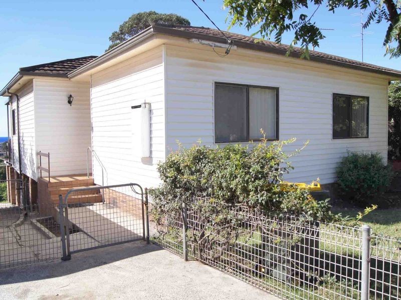249 Flagstaff Road, Lake Heights NSW 2502
