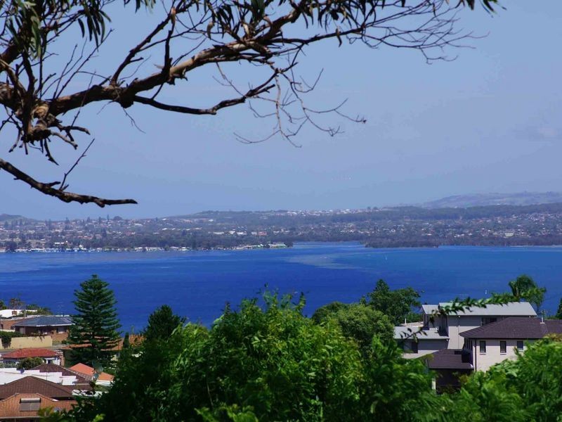 249 Flagstaff Road, Lake Heights NSW 2502