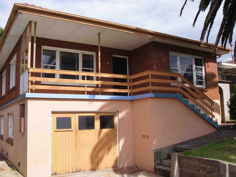 149 Northcliffe Drive, Lake Heights NSW 2502