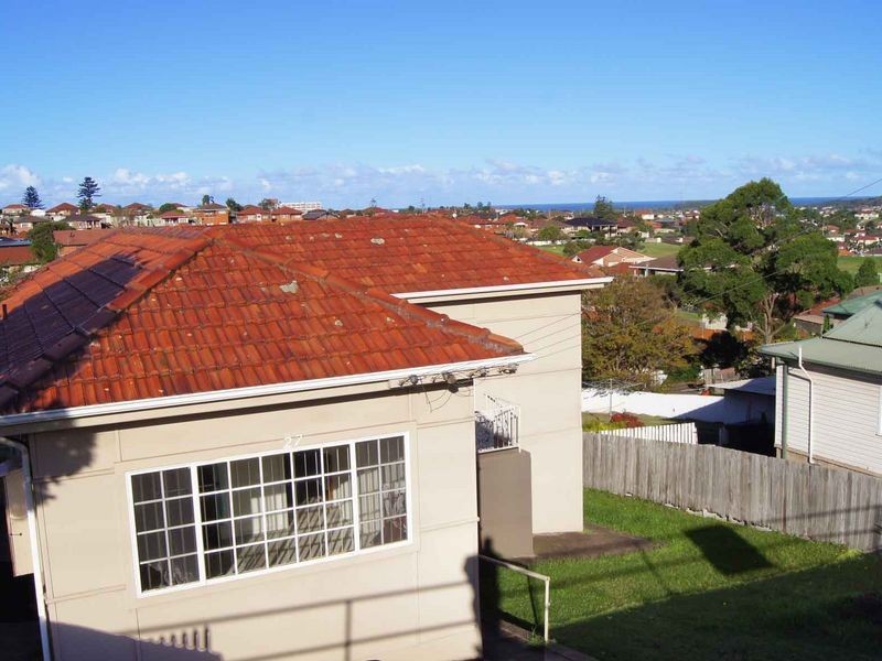 27 Lake Heights Road, Lake Heights NSW 2502