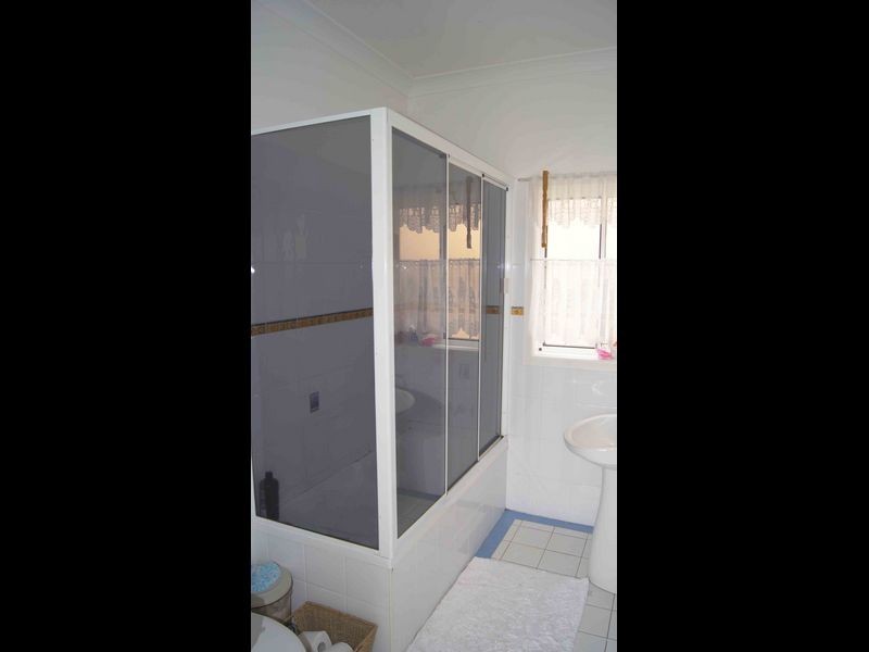 27 Lake Heights Road, Lake Heights NSW 2502