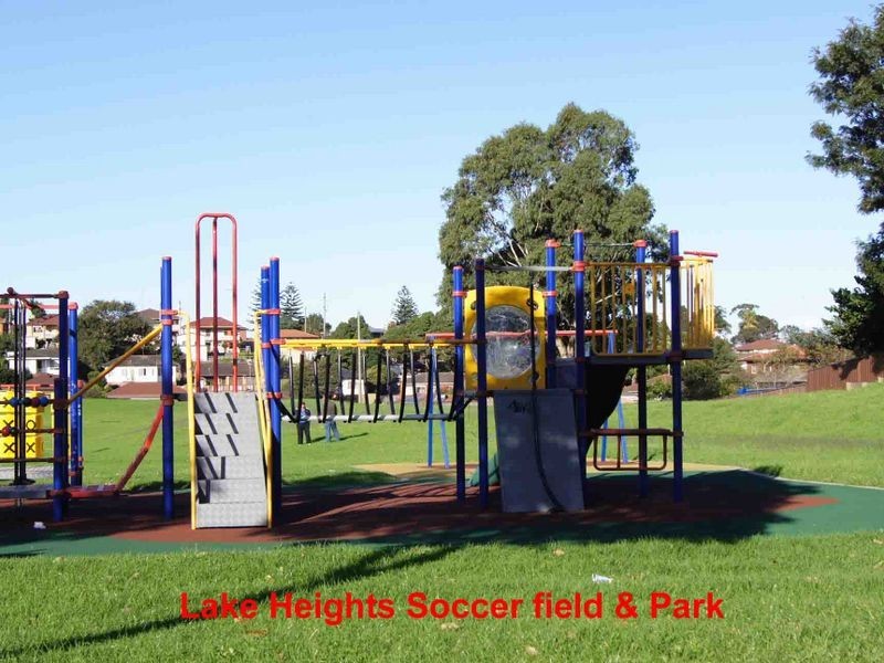 27 Lake Heights Road, Lake Heights NSW 2502