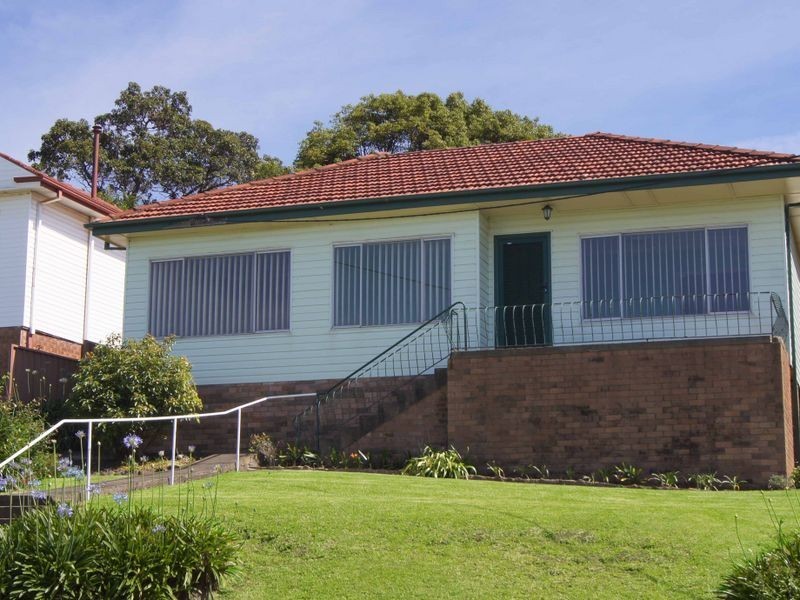 10 Canberra Road, Lake Heights NSW 2502