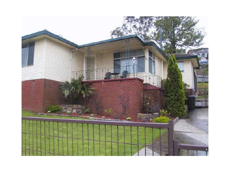 380 Northcliffe Drive, Lake Heights NSW 2502