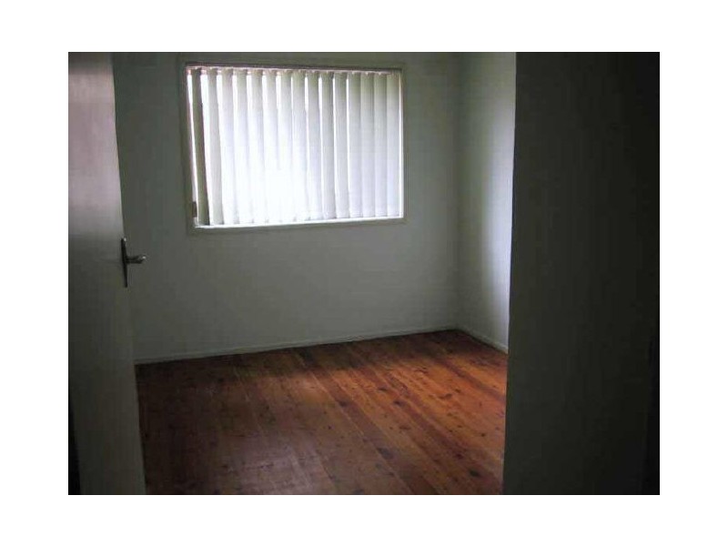 380 Northcliffe Drive, Lake Heights NSW 2502