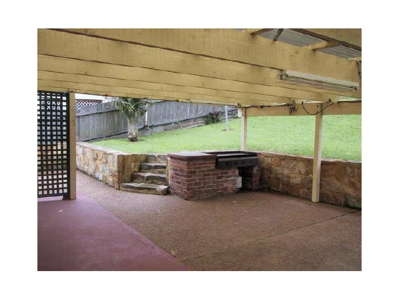 380 Northcliffe Drive, Lake Heights NSW 2502