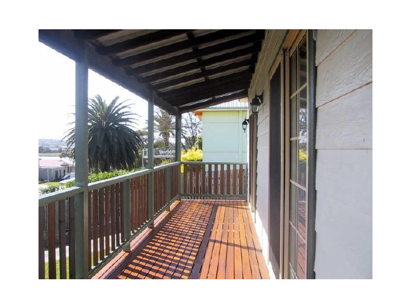37 Lakeview Parade, Primbee NSW 2502