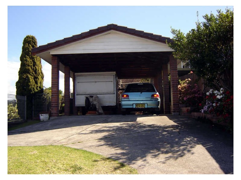 266 Northcliffe Drive, Lake Heights NSW 2502