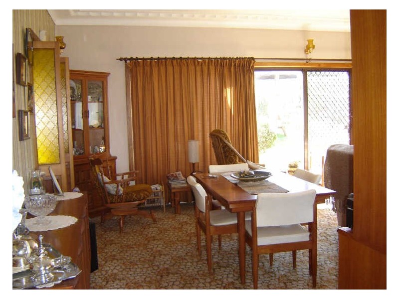 266 Northcliffe Drive, Lake Heights NSW 2502