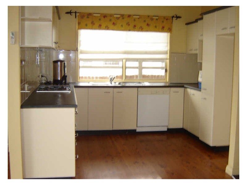 9 Trevor Ave, Lake Heights NSW 2502