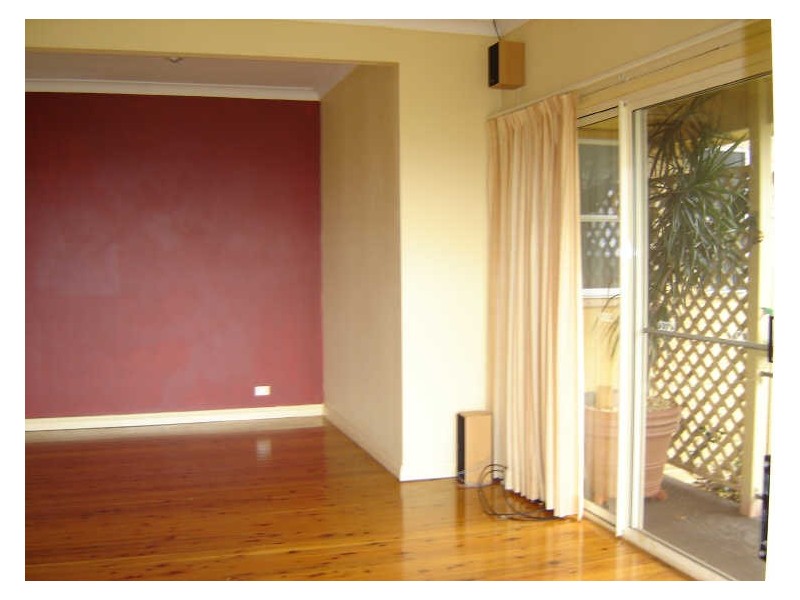 9 Trevor Ave, Lake Heights NSW 2502