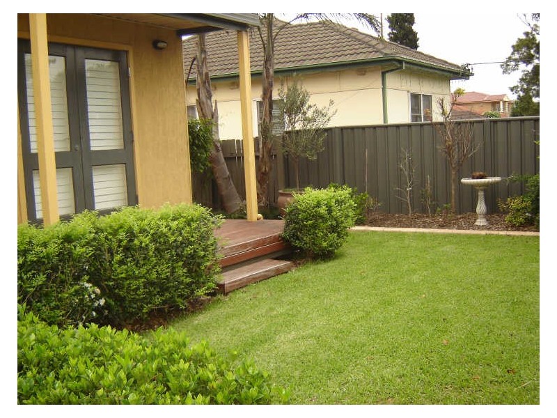 9 Trevor Ave, Lake Heights NSW 2502