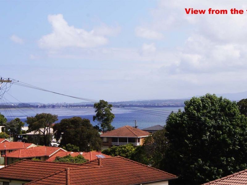 22 Gloria Crescent, Lake Heights NSW 2502