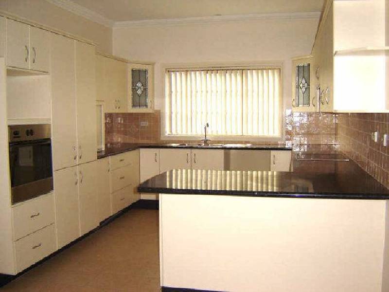 255 Flagstaff Road, Lake Heights NSW 2502