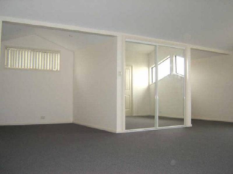 255 Flagstaff Road, Lake Heights NSW 2502