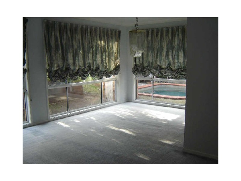 31 Taminga Crescent, Cordeaux Heights NSW 2526