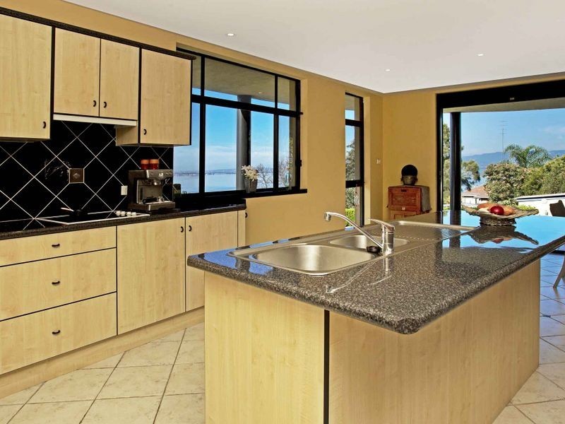 16 Buena Vista Avenue, Lake Heights NSW 2502