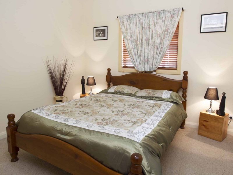 16 Buena Vista Avenue, Lake Heights NSW 2502