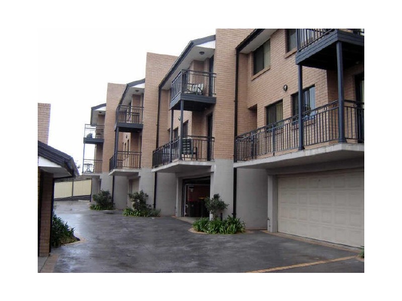 4/6-8 Melinda Grove, Lake Heights NSW 2502