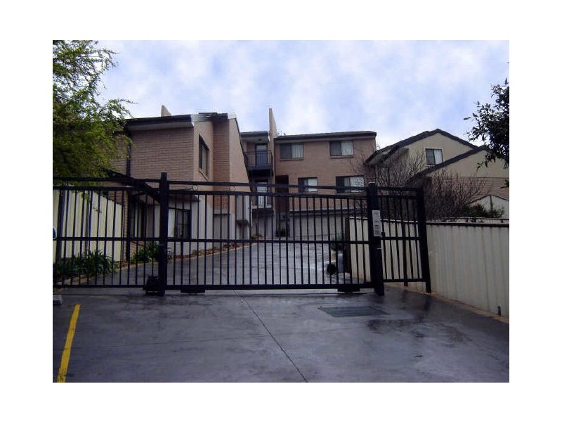 4/6-8 Melinda Grove, Lake Heights NSW 2502