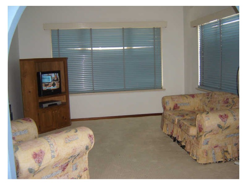 149 Northcliffe Drive, Lake Heights NSW 2502
