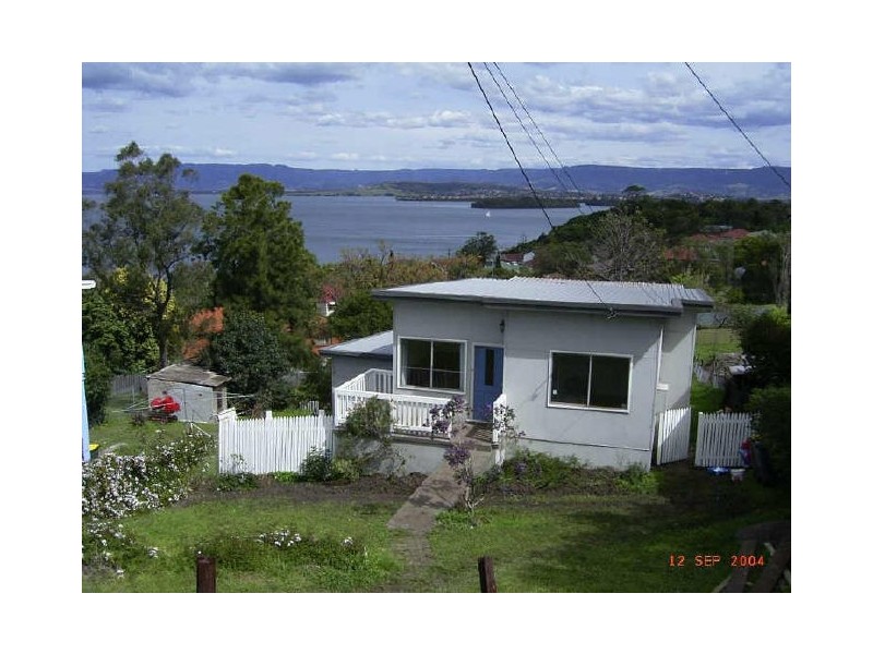 100 Lake Heights Road, Lake Heights NSW 2502