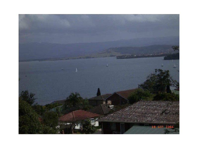 100 Lake Heights Road, Lake Heights NSW 2502