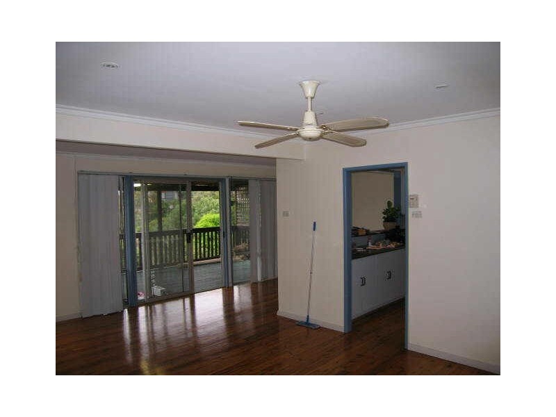 100 Lake Heights Road, Lake Heights NSW 2502