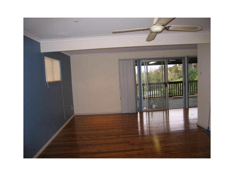 100 Lake Heights Road, Lake Heights NSW 2502