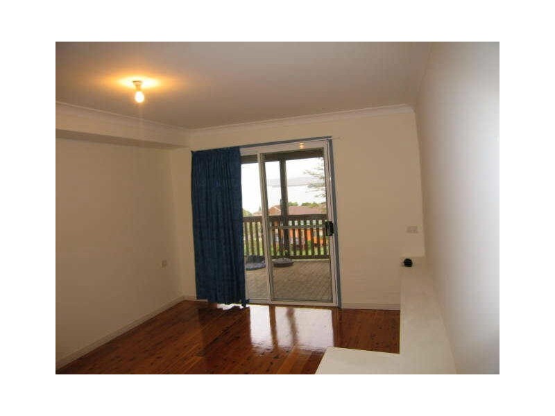 100 Lake Heights Road, Lake Heights NSW 2502