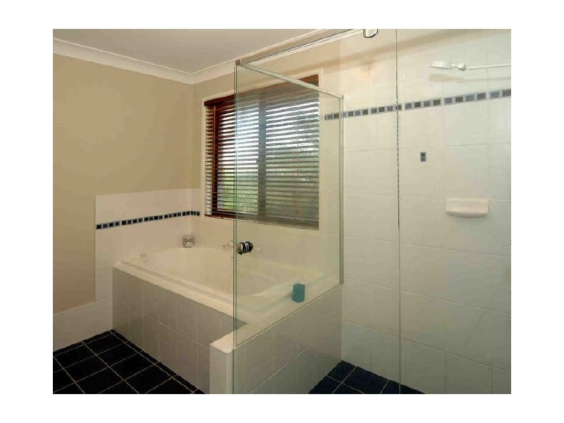 4 Gloucester Blvde, Port Kembla NSW 2505