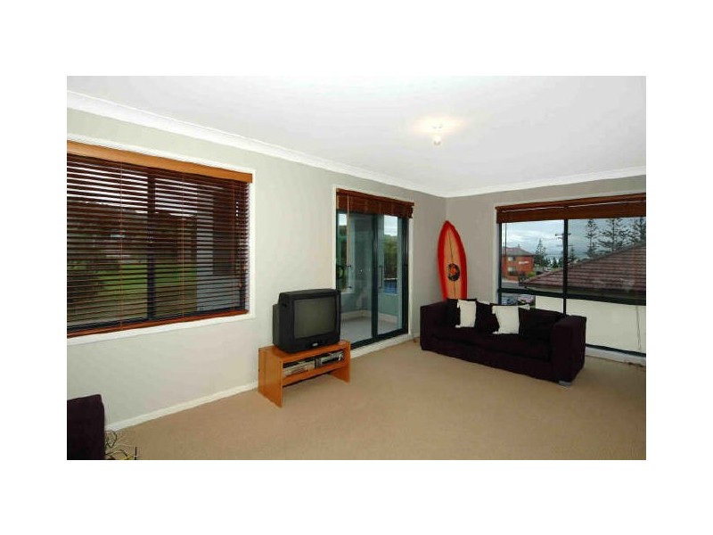 4 Gloucester Blvde, Port Kembla NSW 2505