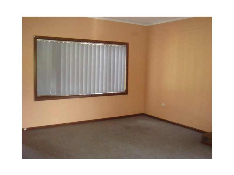 1/36 Mirrabooka Road, Lake Heights NSW 2502