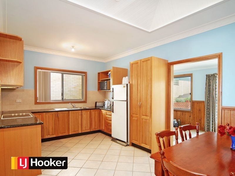 278 Northcliffe Drive, Lake Heights NSW 2502