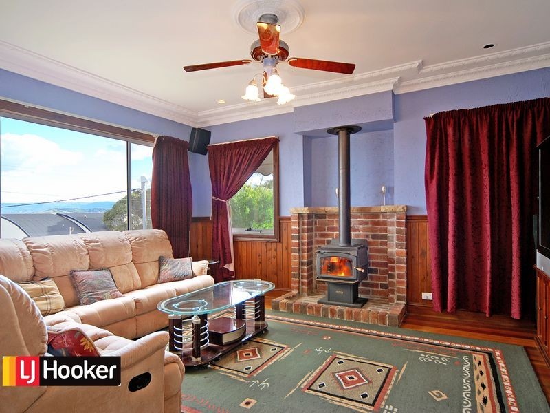 278 Northcliffe Drive, Lake Heights NSW 2502